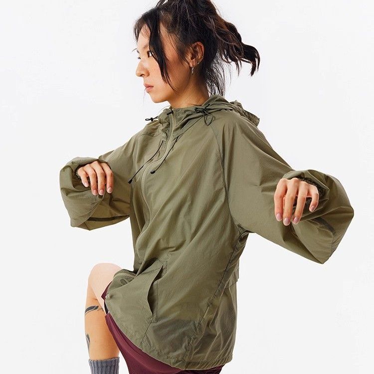 BREATHING WINDBREAKER