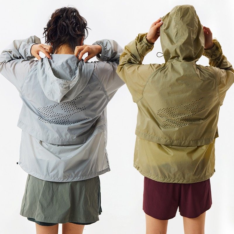 BREATHING WINDBREAKER