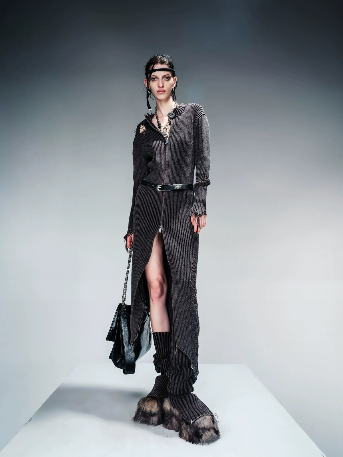 OVERSIZE DISTRESSED CARDIGAN