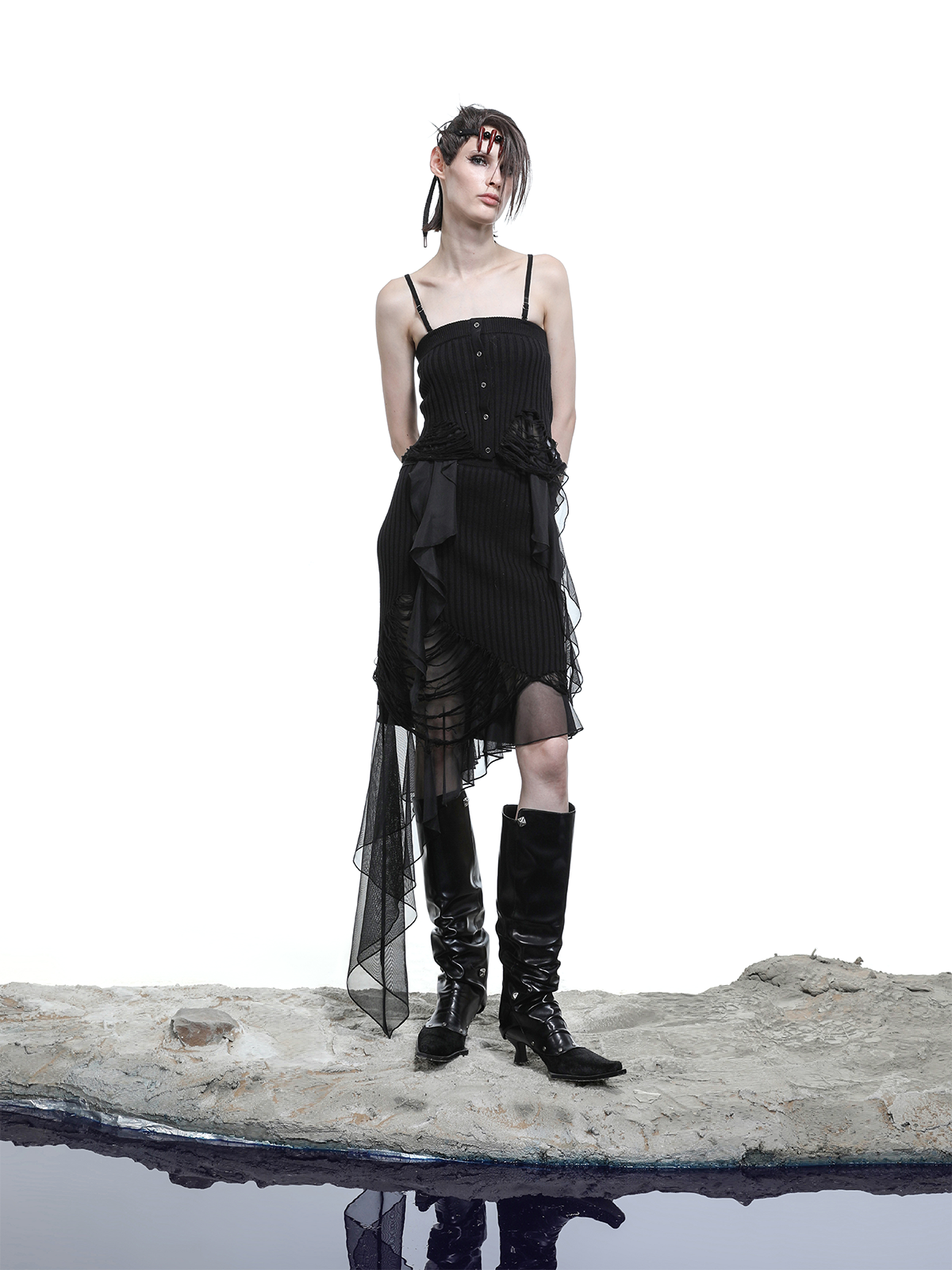 DISTRESSED KNITTED TOP WITH RUFFLES