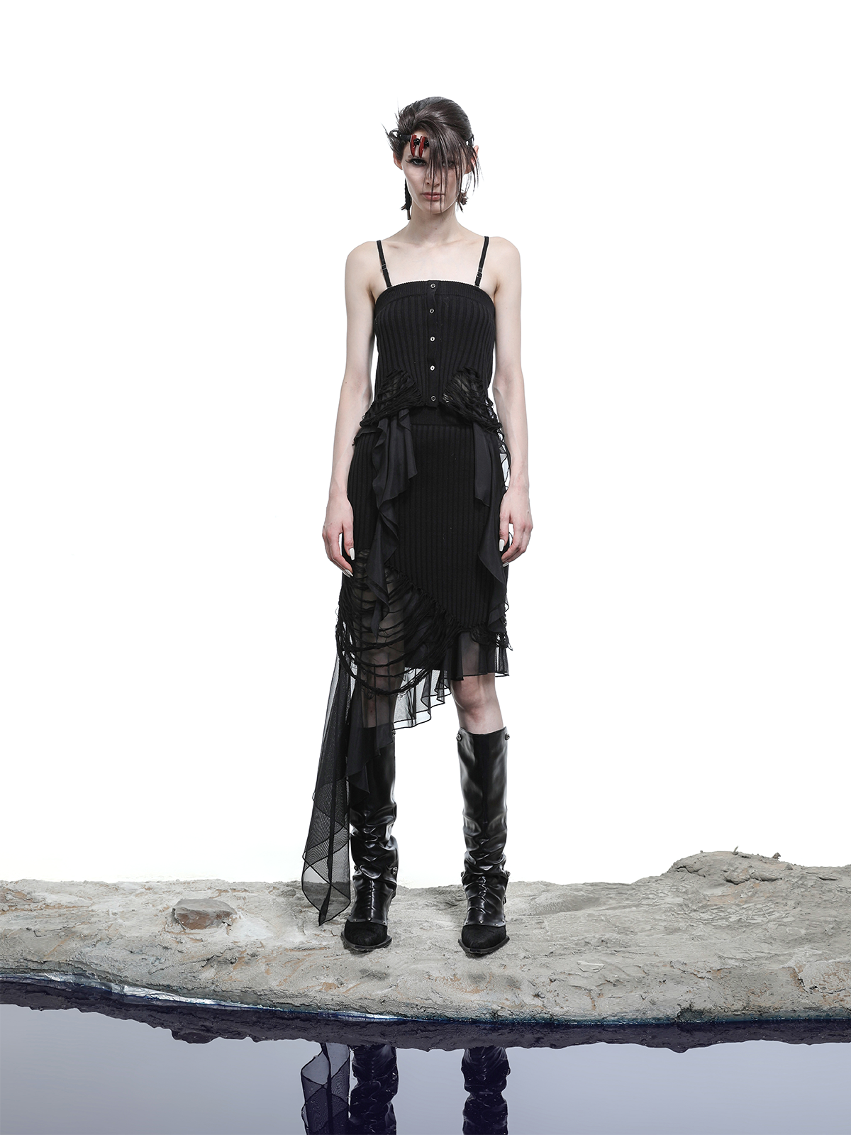 DISTRESSED KNITTED TOP WITH RUFFLES