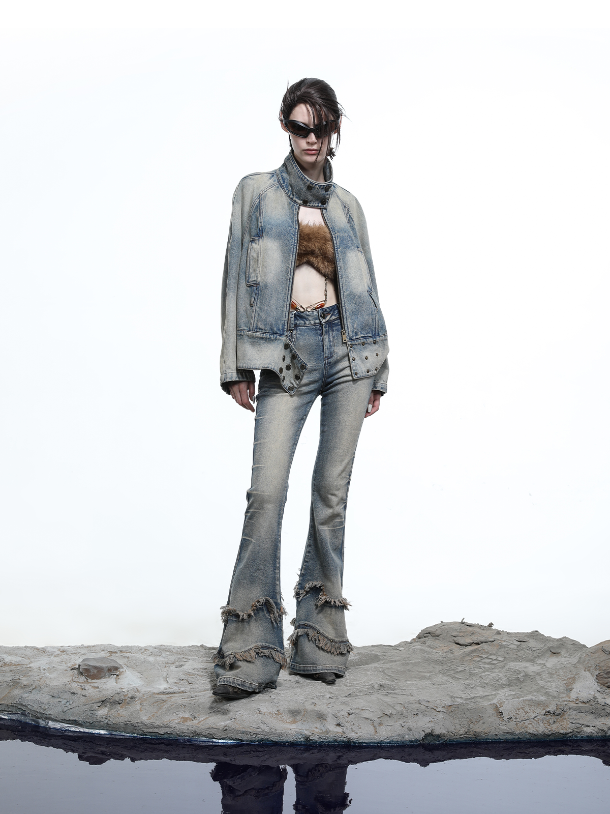 FLARED DISTRESSED JEANS